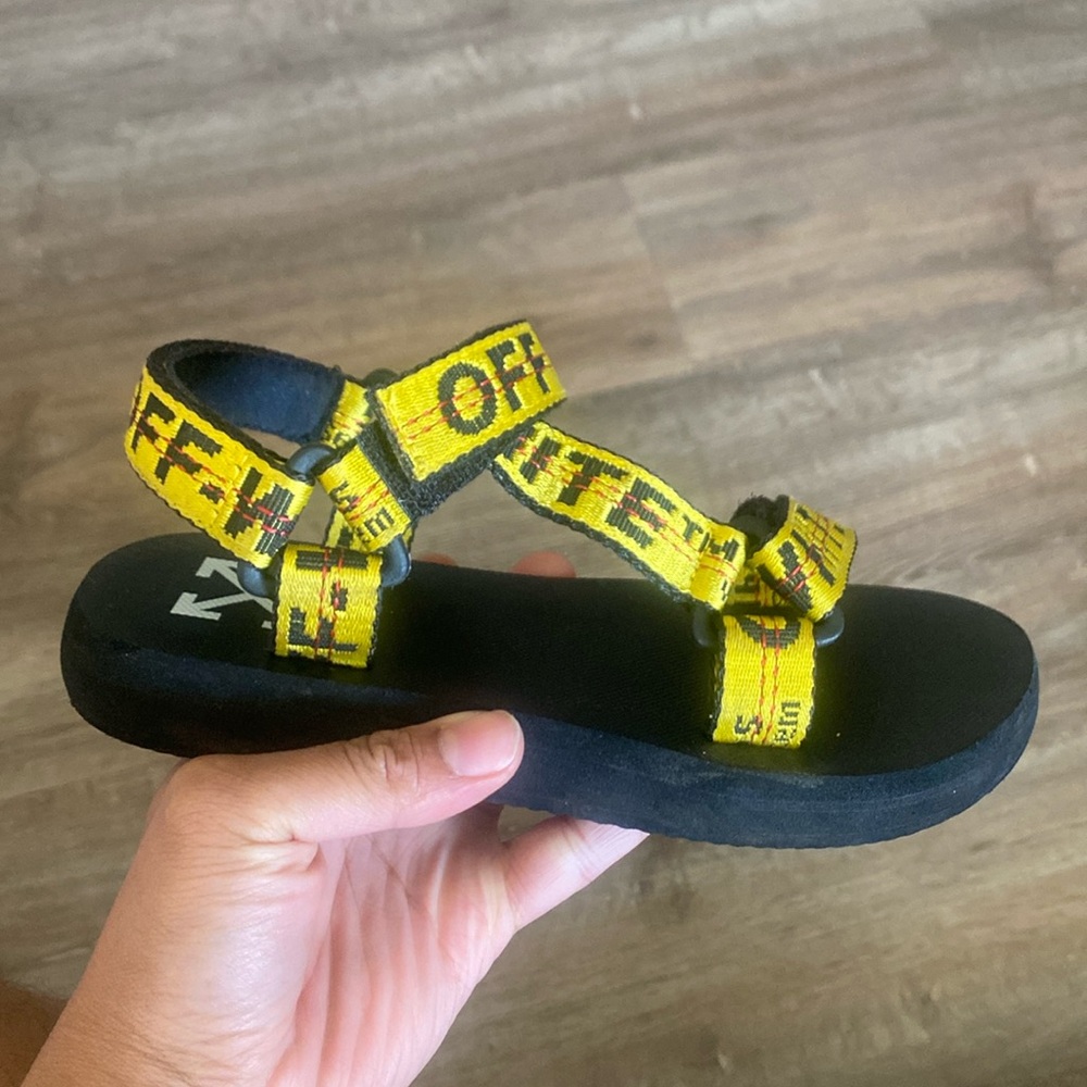 Gently Worn Size 32 Offwhite Brand sandals